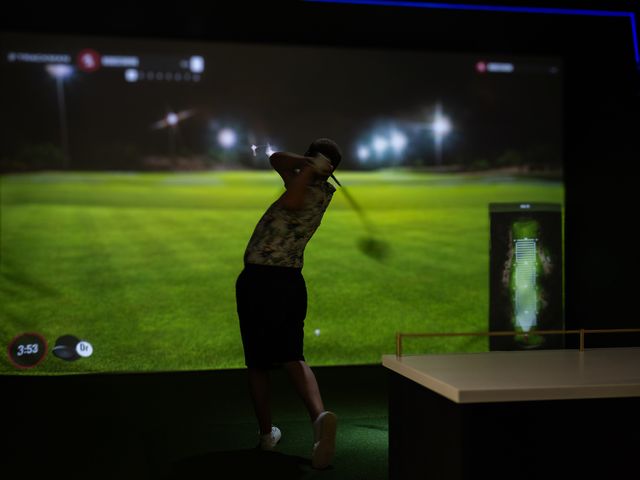 1IRON Indoor Golf, Bletchley